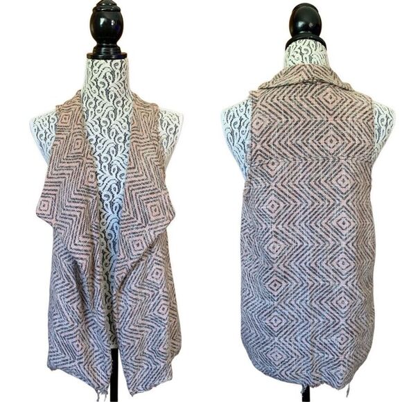 FARM Rio Textured Distressed Boho Vest Pink, Black Size S - Picture 10 of 11
